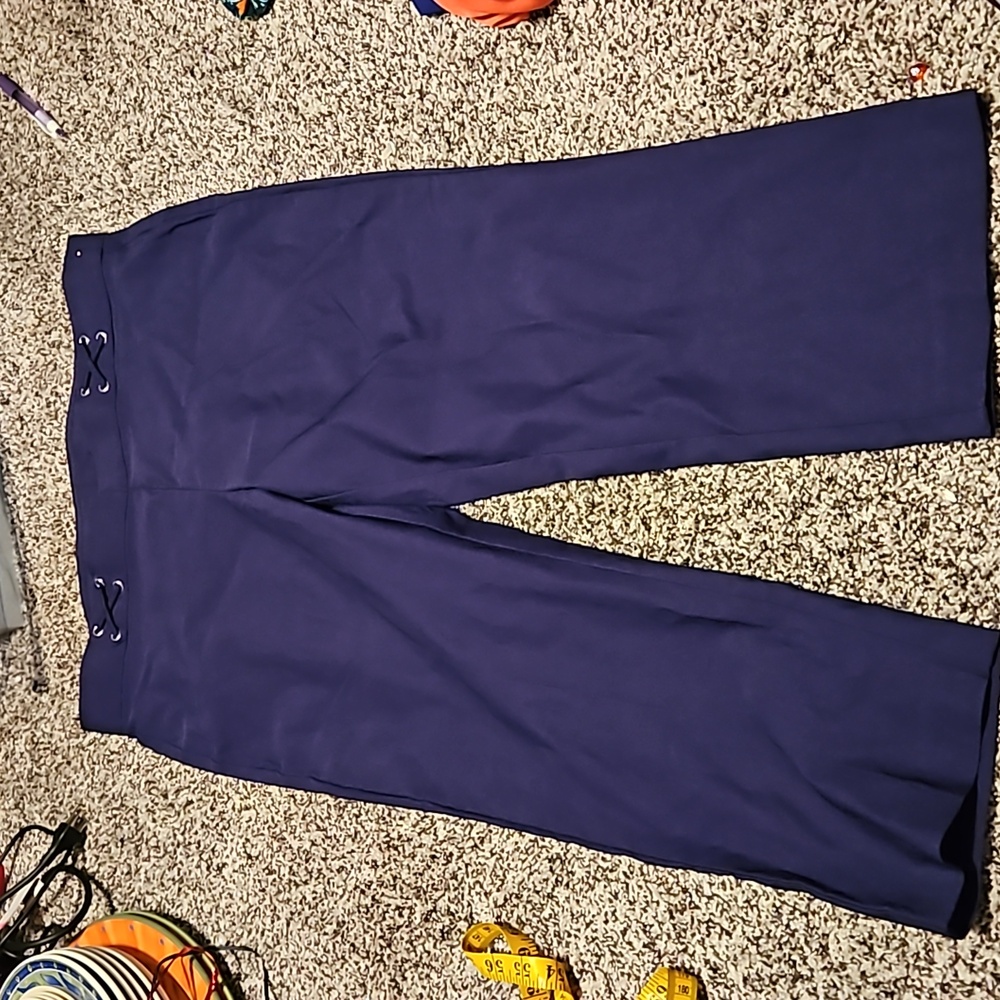Raffaella capris. Size 16 comfort. Color is peacoat. It looks like a dark navy.